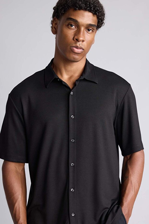 Ultra Soft Standard Fit Short Sleeve Shirt I3667Ax26Au