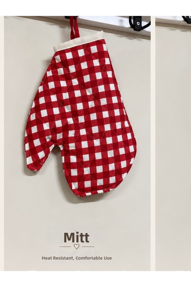 Handmade Water-Repellent Oven Mitts – Premium Vintage Plaid Design