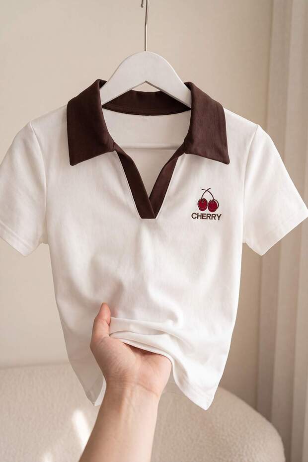 Ekru Nakışlı / İşlemeli Regular Polo Yaka Standart Kol Kısa İnterlok Örme T-Shirt TWOSS26TS00360