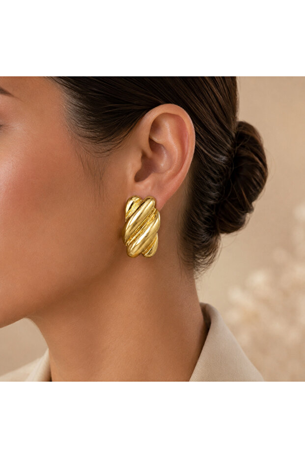 Gold Wave Form Earrings – Modern Stylish Women's Earrings