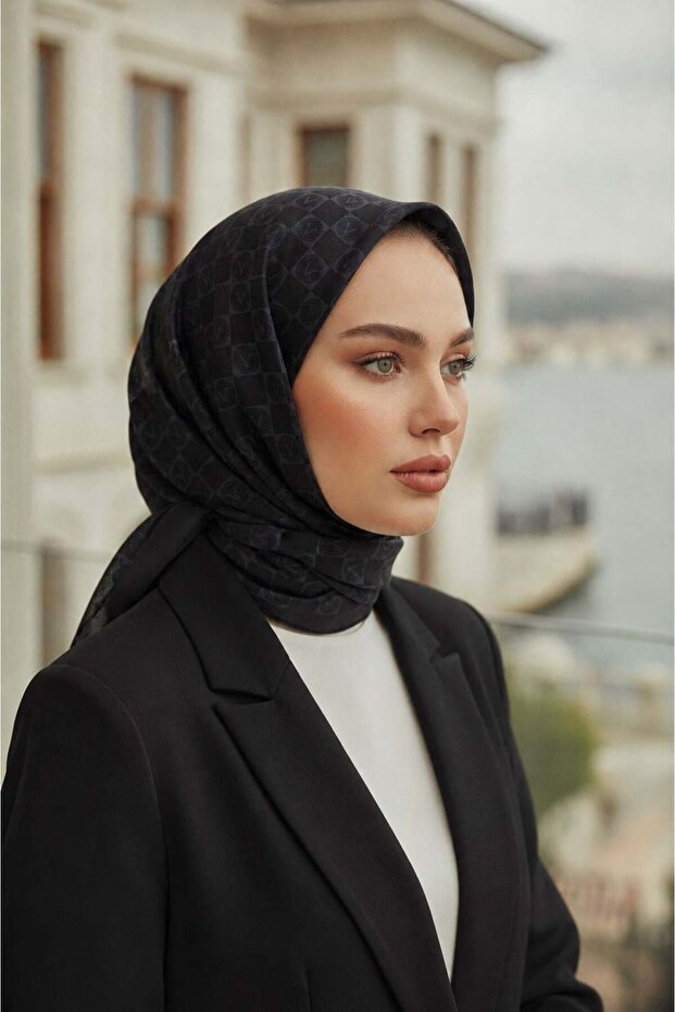 حك الحرير حرف واحد فقط نمط أسود 90x90 وشاح الخياطة اليدوية