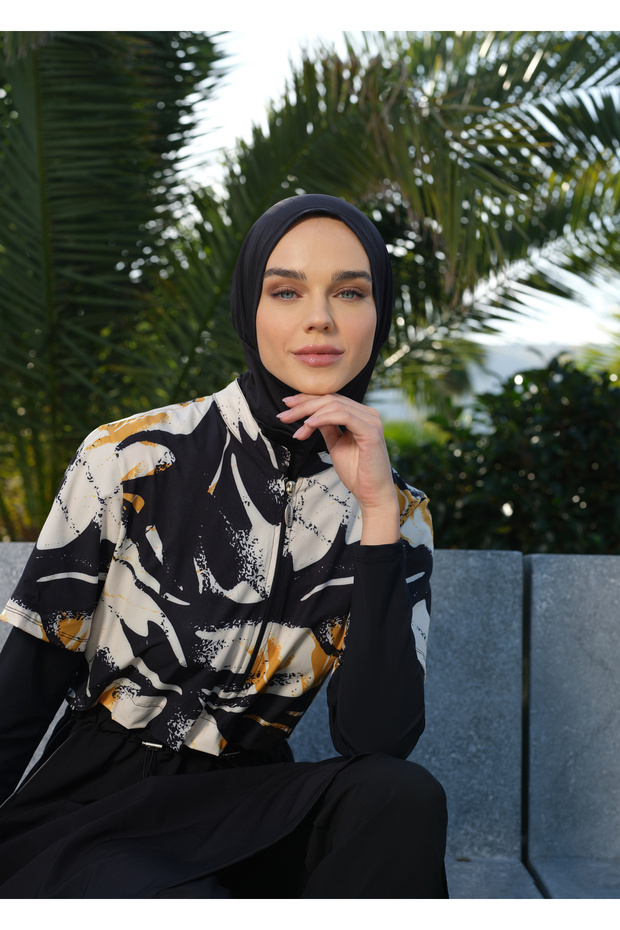 ملابس سباحة مغطاة بالكامل