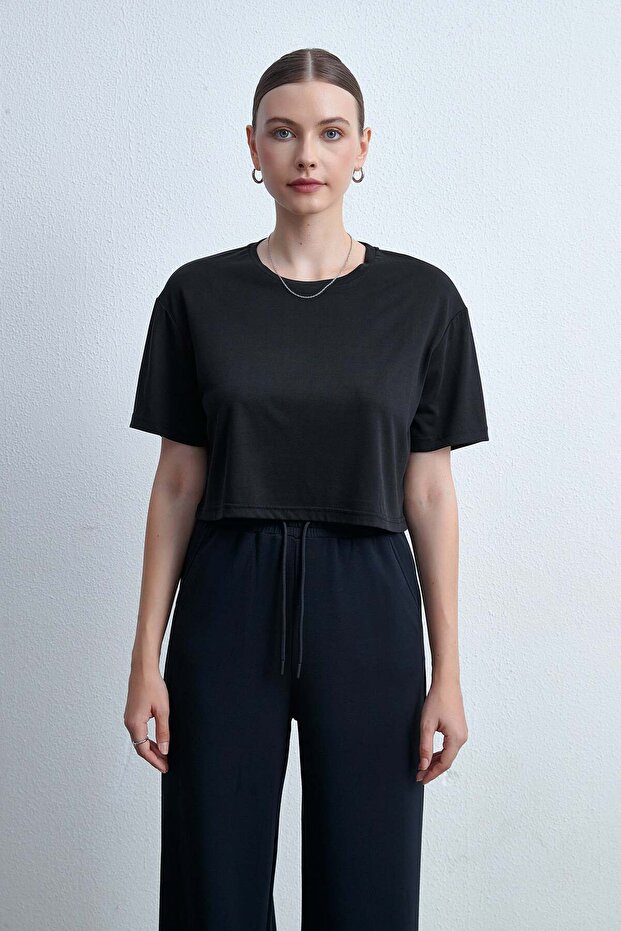 Solid Crew Neck Crop Top - 4