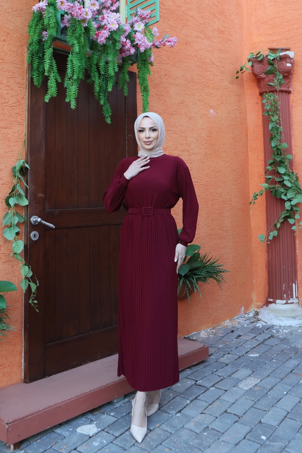 Complete Long Dress with Pleats and Belt