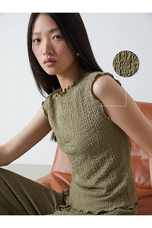 Original Oval Collar Textured Blouse