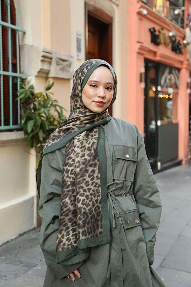 Allure Leopard Pattern Shawl - Emerald