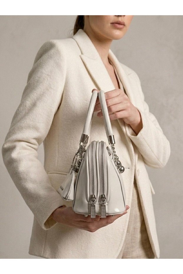Multi-Compartment Women's Hand and Shoulder Bag Suitable for Daily Use