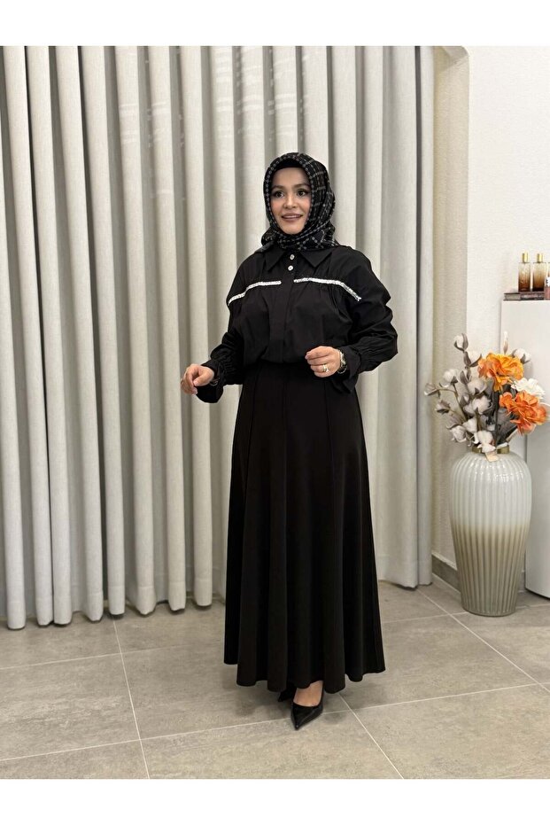 تنورة جرسية مزينة بقطع الياقوت باللون الأسود
