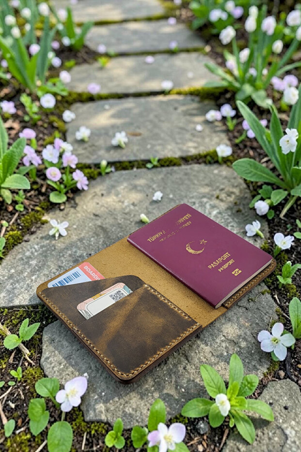 Voyage Camel Genuine Leather Passport Cover