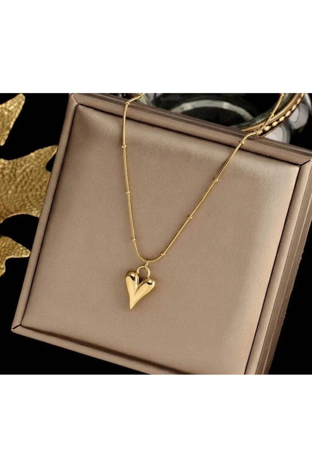 Elegant Gold Heart Necklace - Stylish Design Stainless Steel Necklace