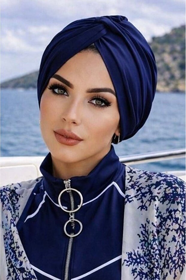 قبعة سباحة جاهزة للبحر والمسبح باللون الأزرق الداكن - موديل بورغو