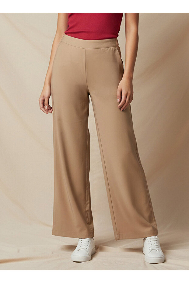 Regular Fit Mid-Rise Wide Leg Pants