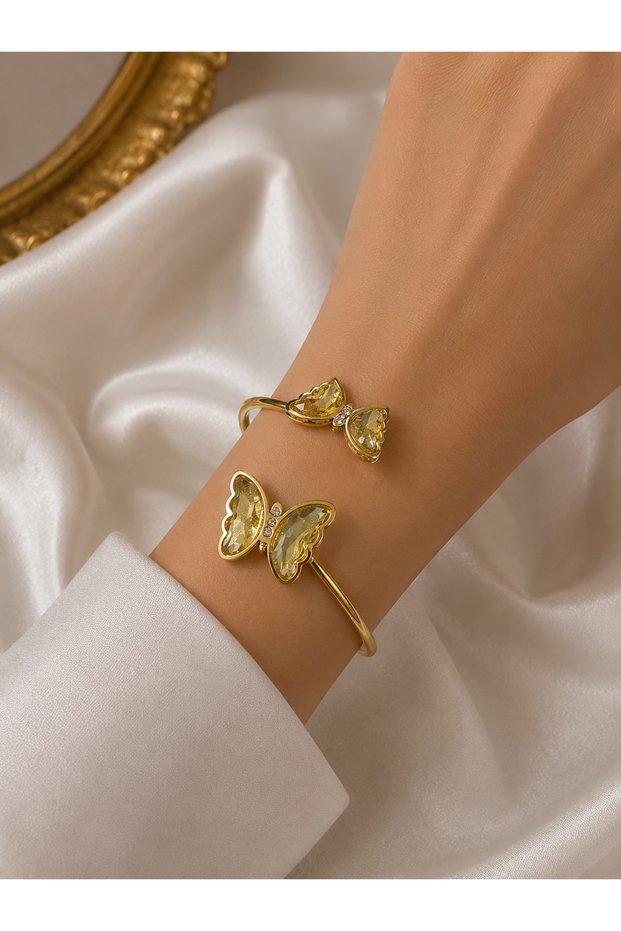 Adjustable Clasp Bracelet with Butterfly Figure – Stylish Women's Bracelet with Stone Detail