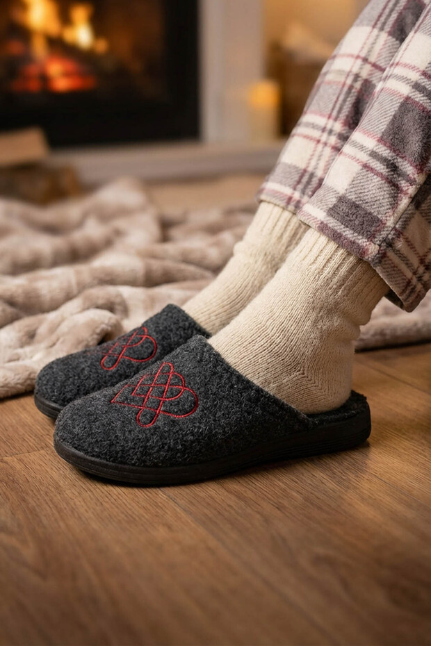 Women's Winter Felt Embroidered Heart Design Home Garden Slippers
