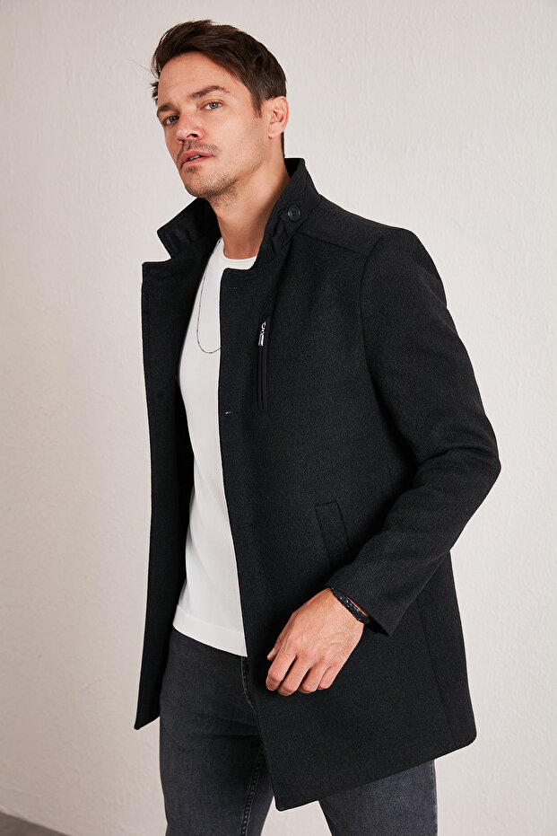 معطف صوف للرجال بقصة مريحة مزود بأزرار وياقة واقفة، باللون COAT - 5840099