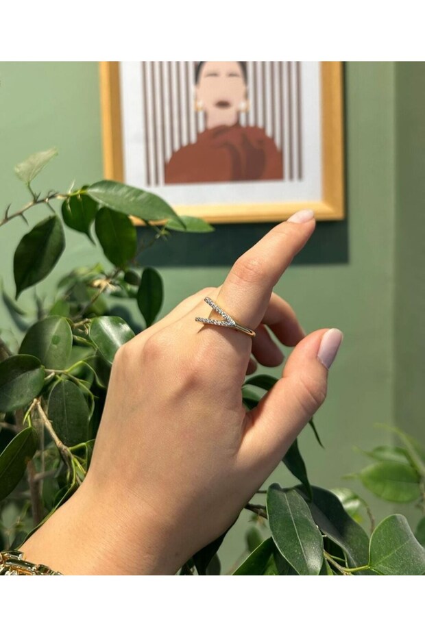Ring V Pattern with Stone
