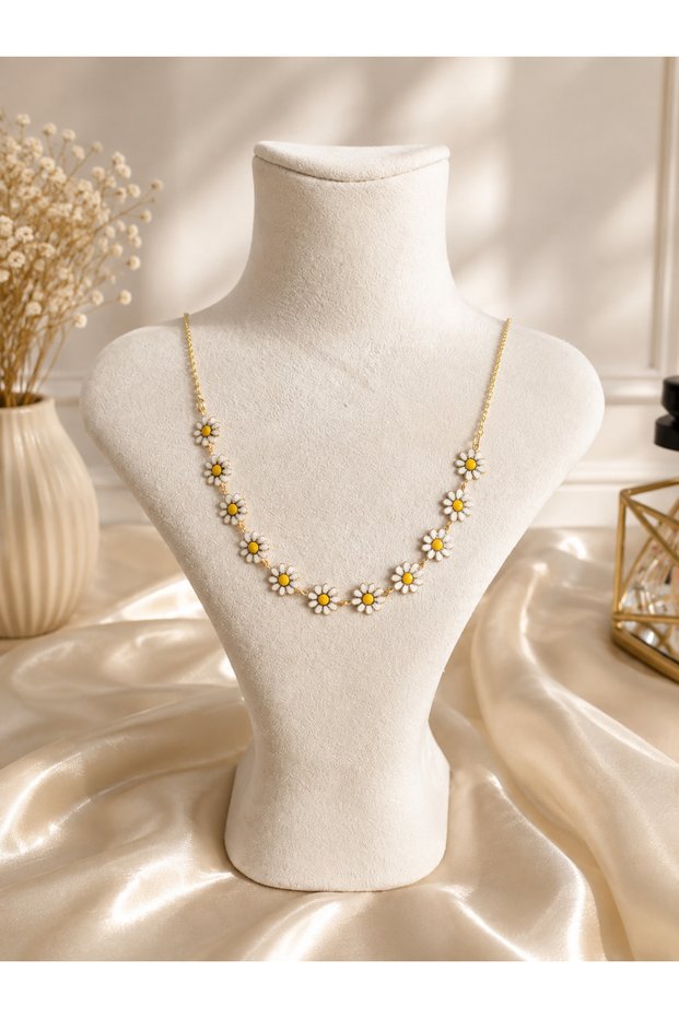White Daisy Necklace – Women's Necklace with Flower Detail and Gold Color Chain