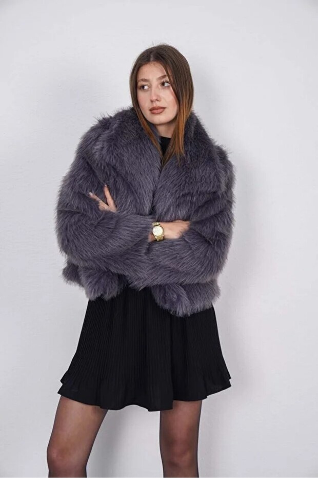Premium Fur with Lined Interior and Double Pockets