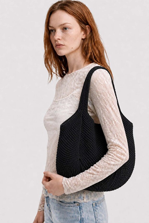 Knitted patterned bag