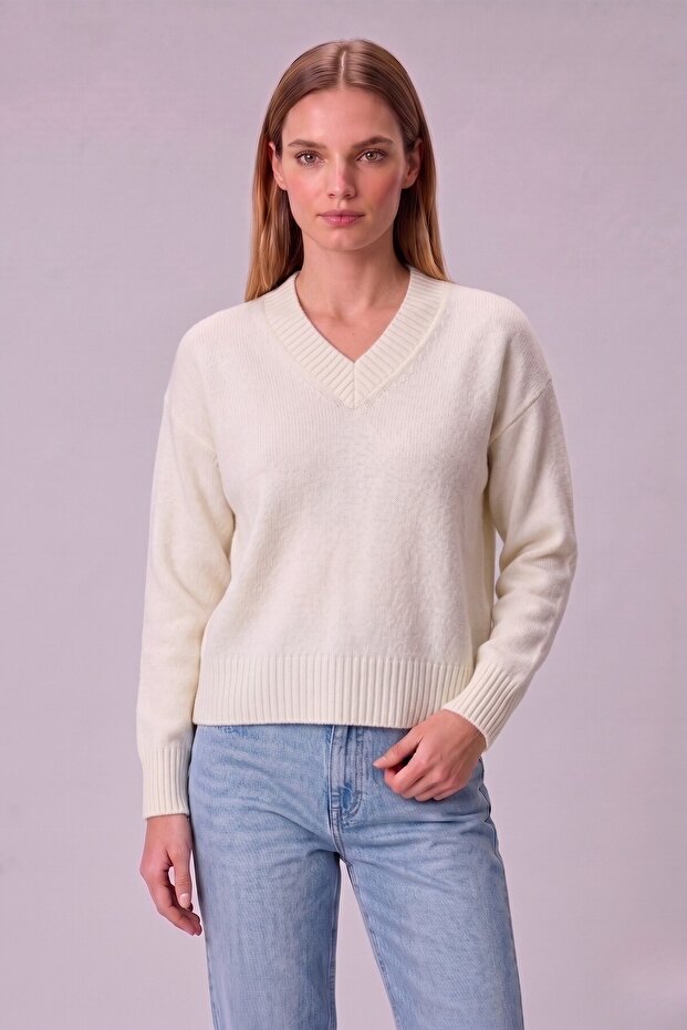 Women's V-Neck Ecru Knitwear Sweater