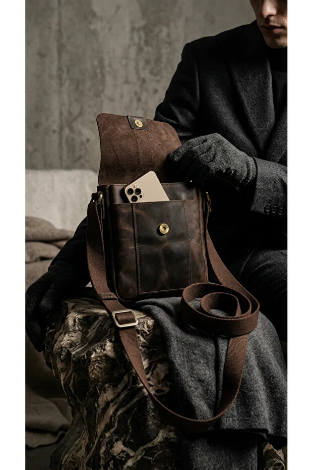 Unisex Genuine Leather Black & Bitter Brown Optional Messenger Bag with Adjustable Strap Crossbody Bag 24X21 cm