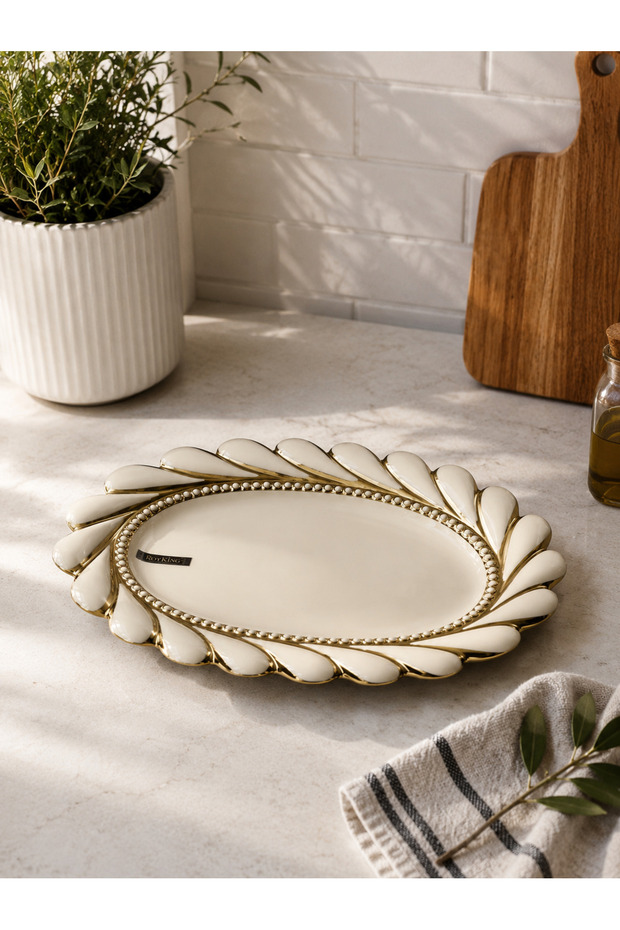 Royking Oval Presentation Plate - Gold