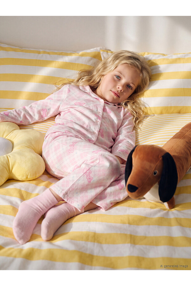 Barbie patterned girl's pajama set