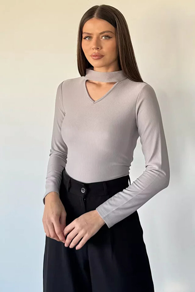 Women's Blouse with Front Window and Self-Line Pattern