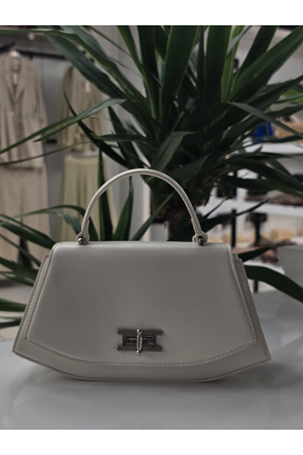Women hand and shoulder bag