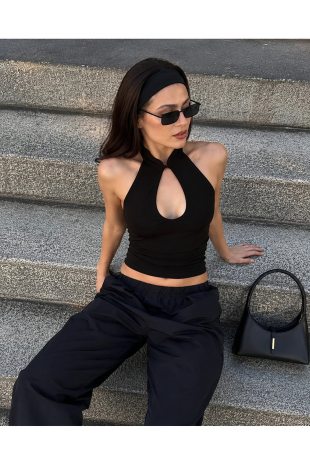 Women's Ring Detailed Halter Neckline Low-Cut Sleeveless Slim Fit Stylish Blouse