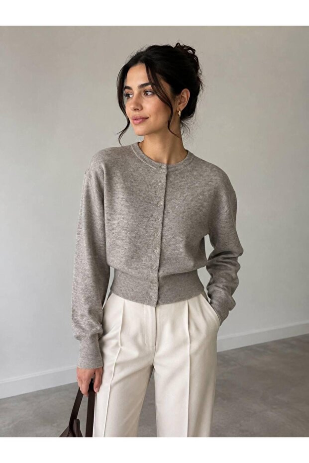 Women's Crew Neck Soft Textured Regular Fit Snap Fastener Knitwear Cardigan