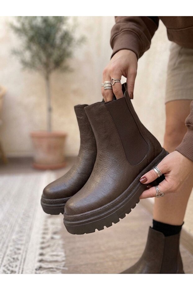 Arven Brown Leather Stitched Non-Slip Sole Flat Boots