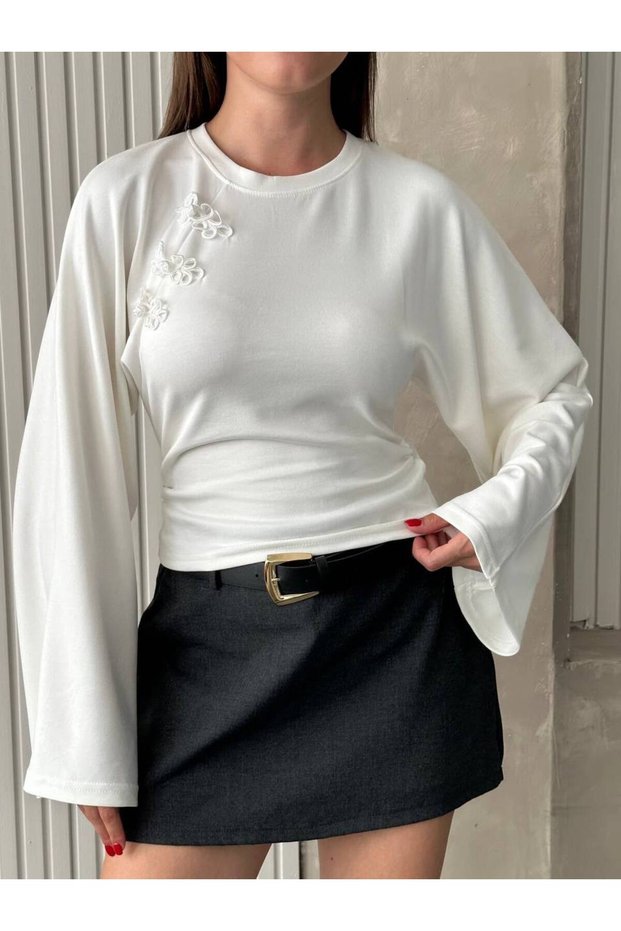 Women's Floral Embroidered Blouse Crew Neck Long Sleeve Stylish Casual Blouse Spanish Sleeve