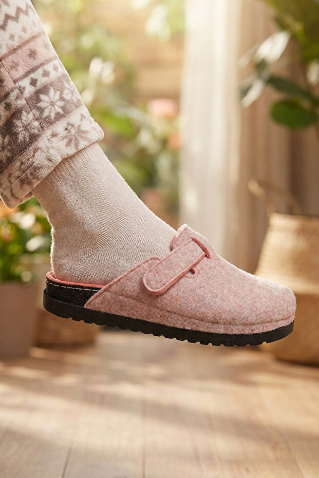 Women's Winter Comfortable Sole Velcro Adjustable Felt Home Garden Slippers