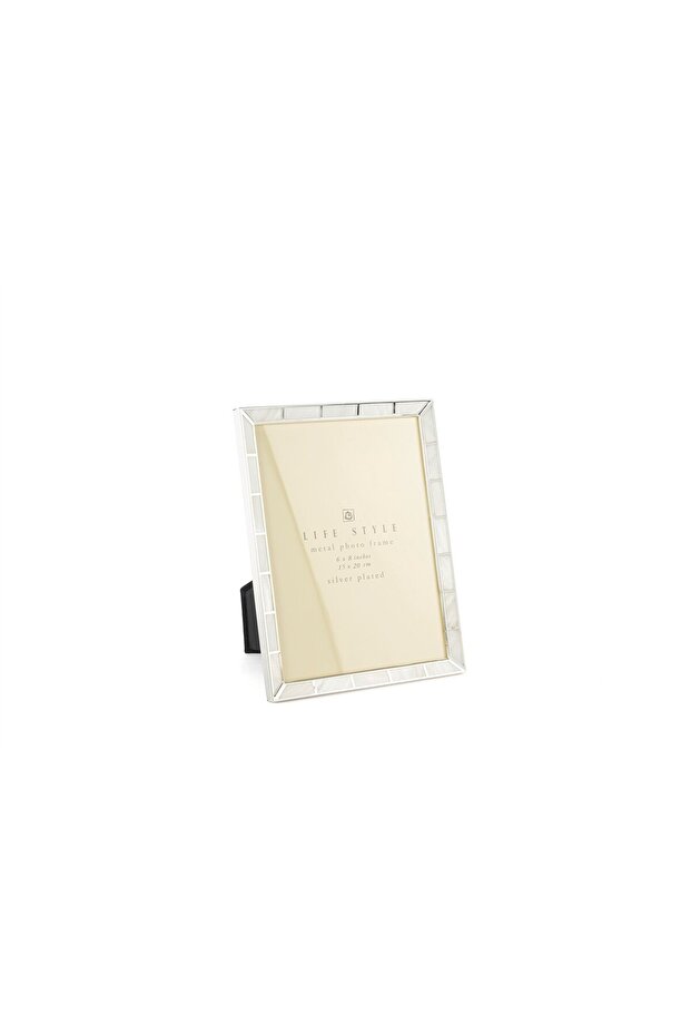 Silver Metal Edged Pearlescent Frame 15X20Cm