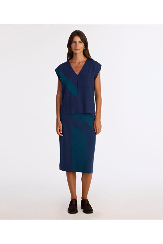 Regular V-Neck Sleeveless Pullover