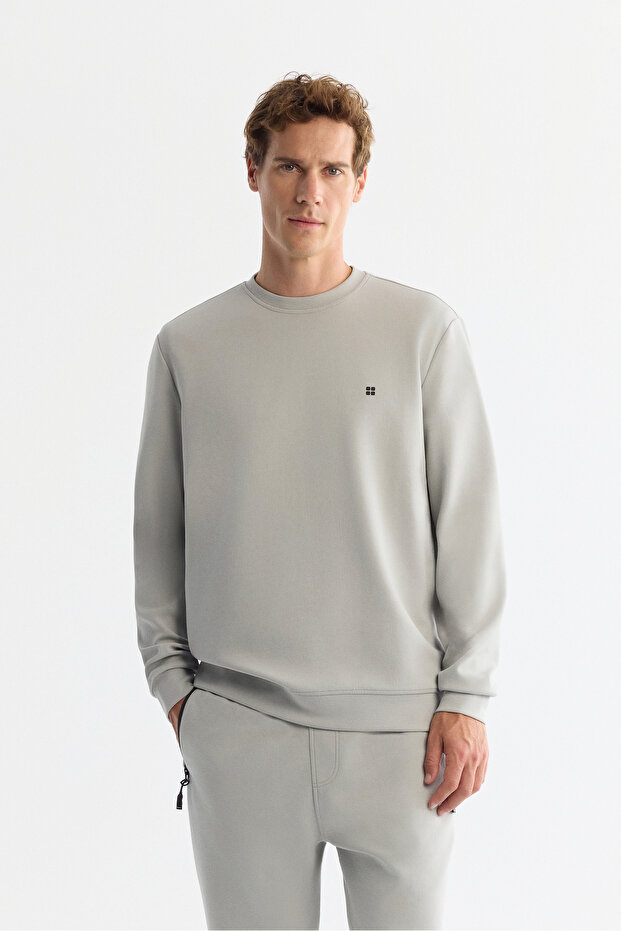 Men's Gray Crew Neck Flexible Soft Texture Interlock Fabric Basic Regular Fit Sweatshirt B001100