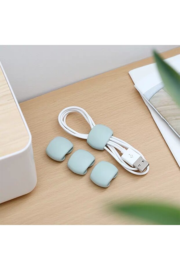 4 قطع من منظم الكابلات باللون الأزرق ومشابك لف الكابلات وحامل سماعات الرأس وحامل شاحن USB وحامل مكتب