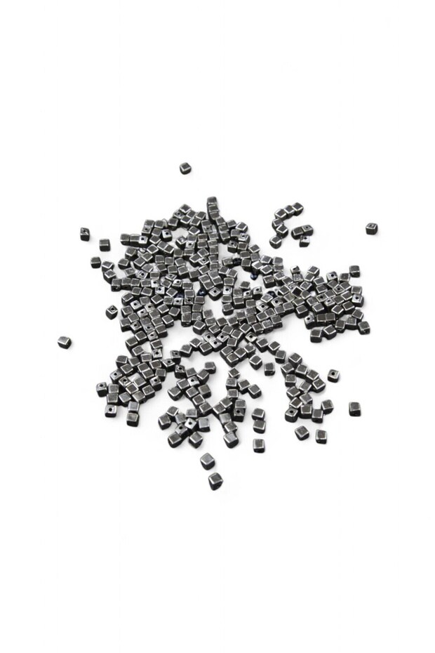 4X4 mm Square Silver Plastic Beads (30 Gr 560 Pieces)