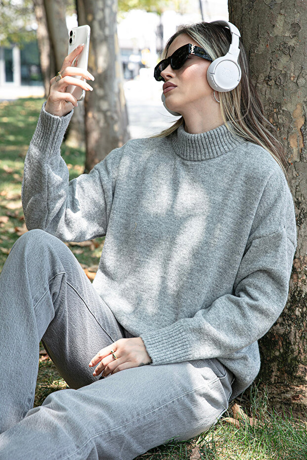 Premium Oversize Fit Turtleneck Soft Textured Knitwear Sweater Sweater 680Kz00469