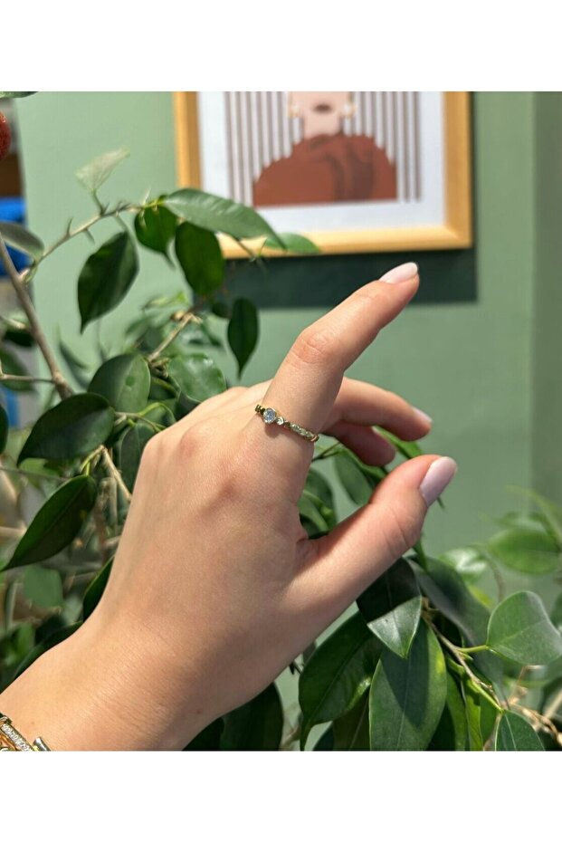 Circle Stone Thin Ring