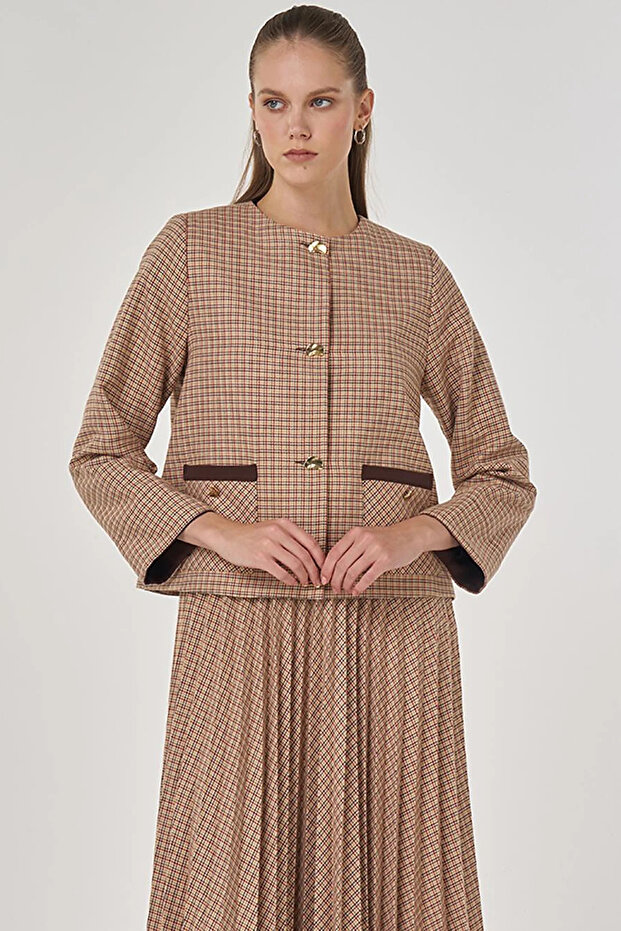 Plaid Pattern Jacket Tile