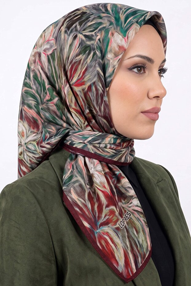 وشاح نسائي ناعم من القطن العضوي بنقشة زهور سوداء