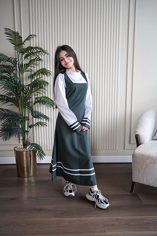 مريلة للمدرسة المتوسطة بخطين أبيضين