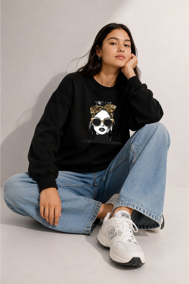 Women's Linear Women's Graphic Printed Comfortable Fit Crew Neck Black Sweatshirt