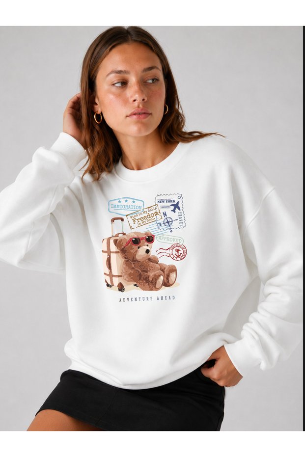 Women's Bear Image Graphic Printed Comfortable Fit Crew Neck White Sweatshirt