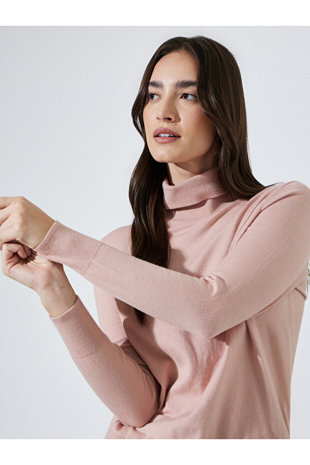 Pink Solid Turtle Neck Slim Fit Jumper
