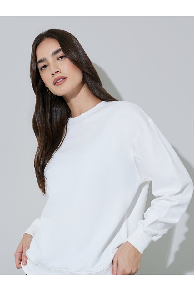 White Solid Oversize Pullover Sweatshirt