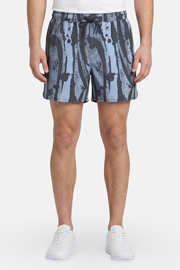 Men Regular Fit 5 Inseam Abstract Print Basic Shorts, Multicolor