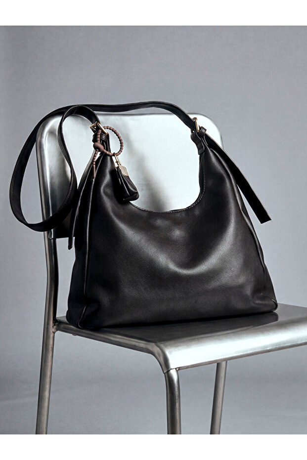 Leather look women's shoulder bag